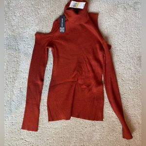 NWT Cable and Gauge Cold Shoulder Burnt Orange Sweater. Size M